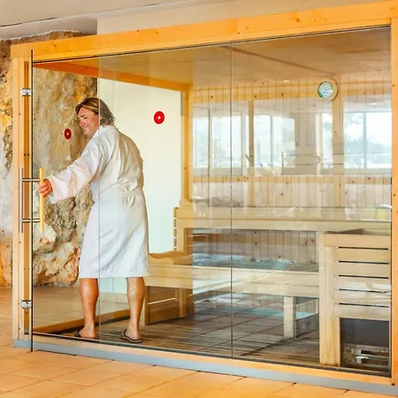 纳弗拉娜酒店 4*